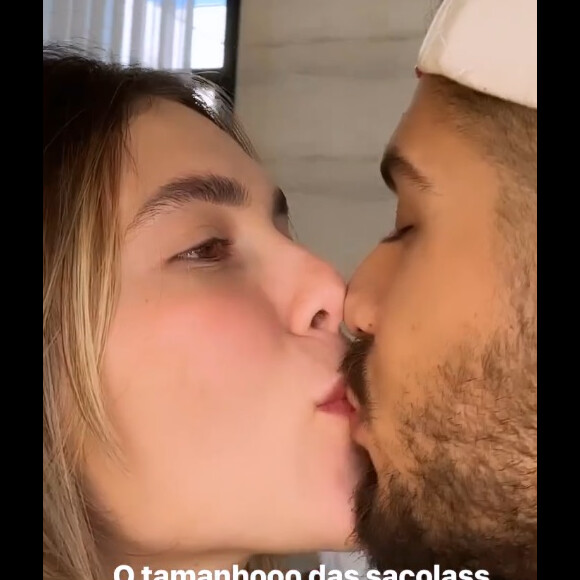 Virginia Fonseca beijou o marido, Zé Felipe, após ganhar presentes de 29 mil reais