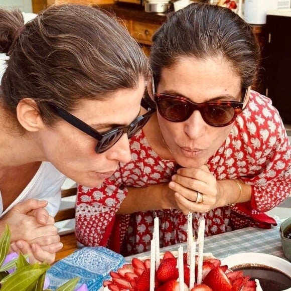 Renata e a irmã gêmea comemoraram seu aniversário de 51 anos juntas.