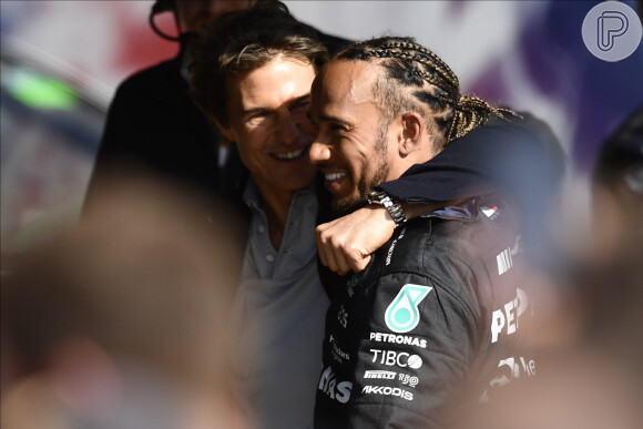 Talarico? Tom Cruise fica chateado com envolvimento de Lewis Hamilton com Shakira por considerar piloto de Fórmula 1 seu amigo