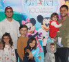 'Disney On Ice': Bruno Gissoni e Felipe Simas aparecem com os filhos para ver espetáculo