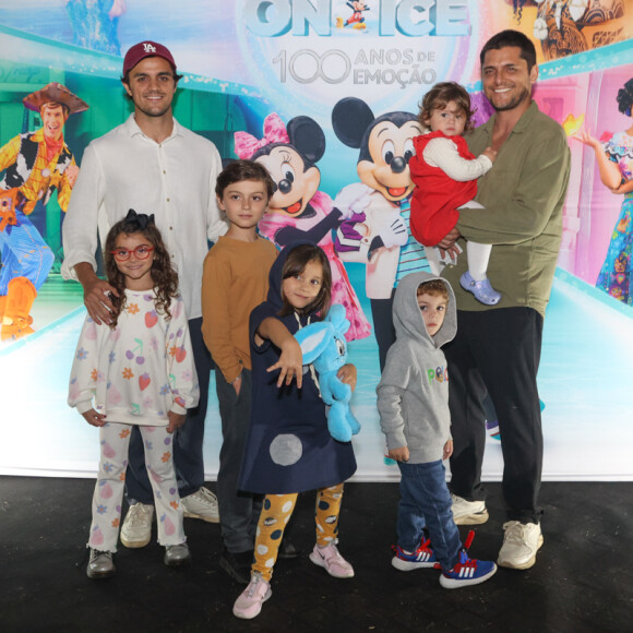 'Disney On Ice': Bruno Gissoni e Felipe Simas aparecem com os filhos para ver espetáculo