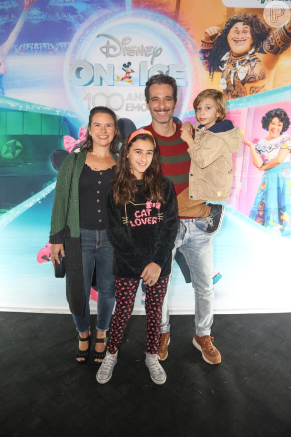 Mouhamed Harfouch e família assistem espetáculo 'Disney On Ice'