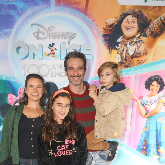 Mouhamed Harfouch e família assistem espetáculo 'Disney On Ice'