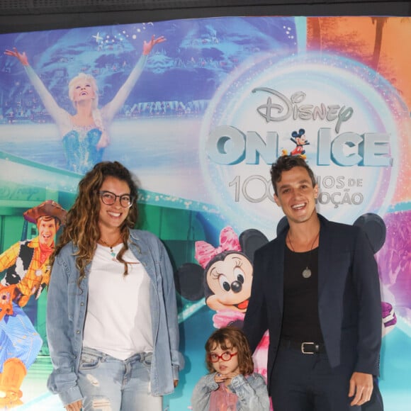 'Disney On Ice': Terra Blanco e Gabriel Chadan assistem espetáculo