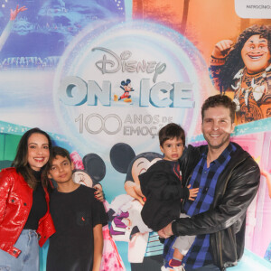 'Disney On Ice': Thiago Fragoso vai com a família prestigiar espetáculo