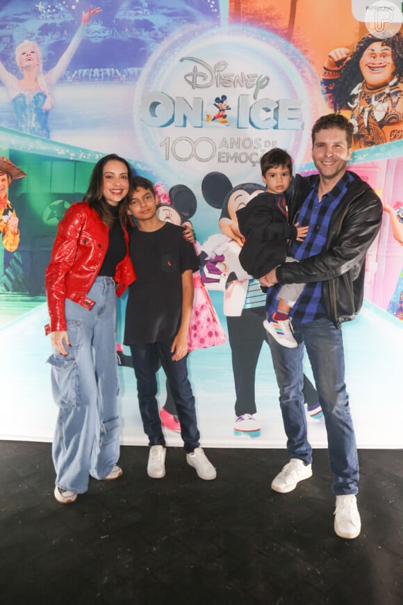'Disney On Ice': Thiago Fragoso vai com a família prestigiar espetáculo