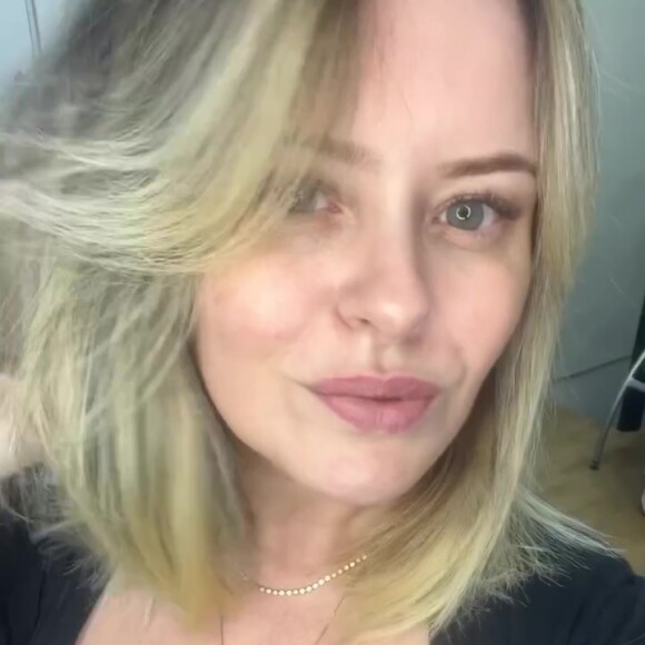 Novo visual de Mari Bridi: a beldade parece ter gostado bastante do resultado! Ela colocou uma foto com o cabelo curtinho como perfil do Instagram