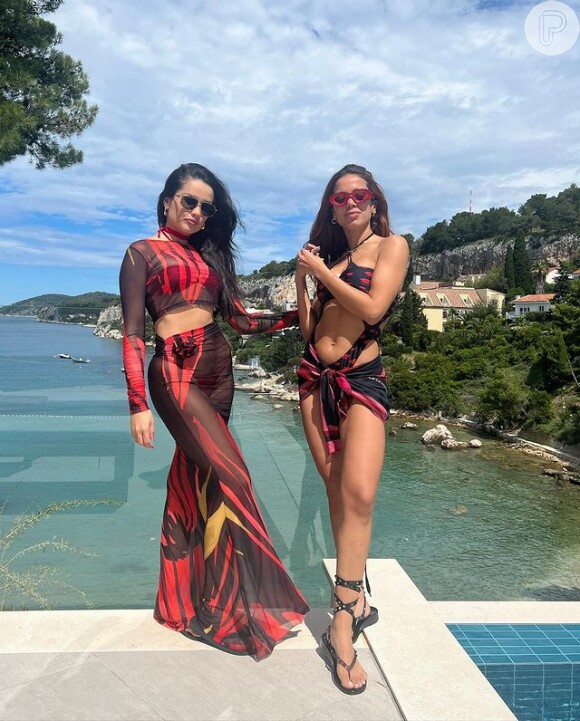 Anitta trocou beijos quentes em uma balada com Simone Susinna