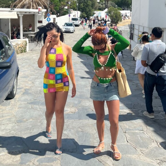 Anitta e Juliette estão grudadas durante a viagem