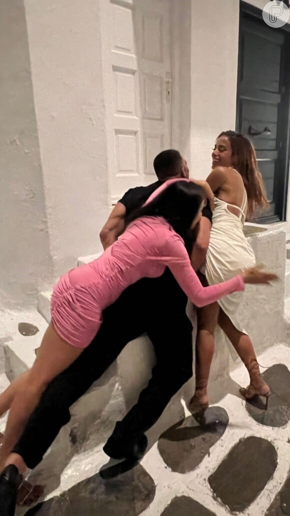 Anitta, Juliette e Simone Susinna estão se divertindo juntos em viagem pela Europa