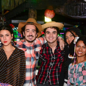 Parte do elenco da novela 'Vai na Fé' comemorou os santos juninos em festa nesta terça-feira 20 de junho de 2023