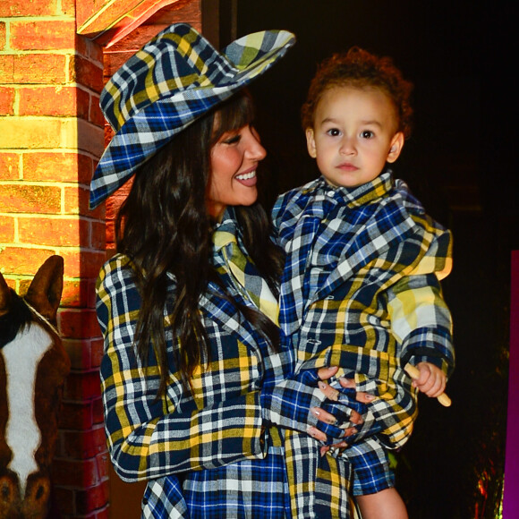 Bianca Andrade combinou o seu look junino com o do filho, Cris