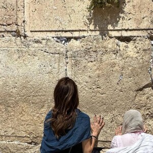 Luciana Gimenez visitou o Muro das Lamentações, em Jerusalém