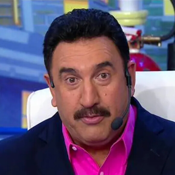 Ratinho perde o controle e se exalta rebatendo críticas às suas falas preconceituosas sobre a Parada LGBTQIAPN+