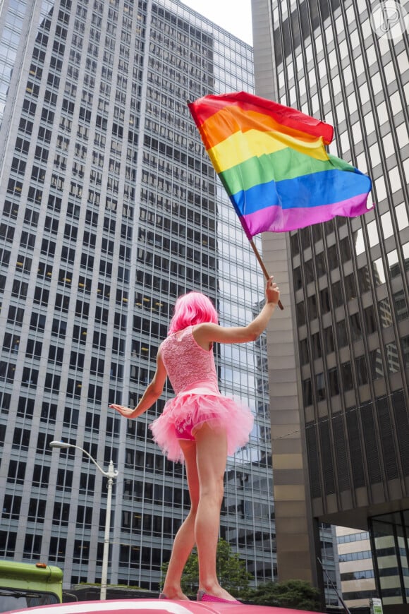 Depois de chamar a Parada LGBTQIAPN+ de São Paulo de 'carnaval dos v*ados', Ratinho explode ao responder críticas dos internautas