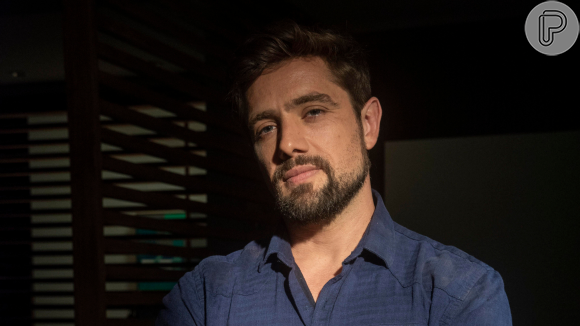 Equipe de Rafael Cardoso defende ator e diz que ele não é homofóbico