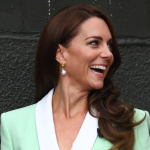 Após críticas, Kate Middleton volta a ostentar em look de R$ 23 mil e faz nova referência à sogra falecida, Lady Di