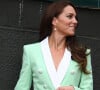 Kate Middleton foi ao Campeonato de Tênis de Wimbledon, no All England Lawn Tennis and Croquet Club, em Londres, na Inglaterra