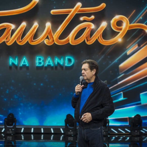 Faustão ganhou o seu programa na Band após sair de repente da Globo onde estava estável.