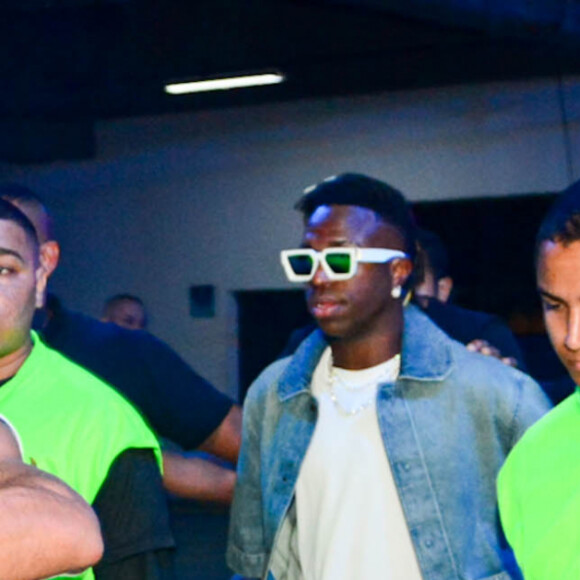 'Numanice': Vini Jr. aparece cercado de seguranças em show da Ludmilla