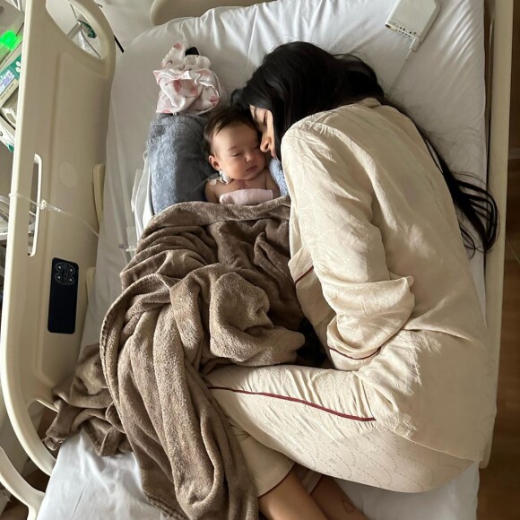 Thaila Ayala permaneceu todo o tempo no hospital com a filha