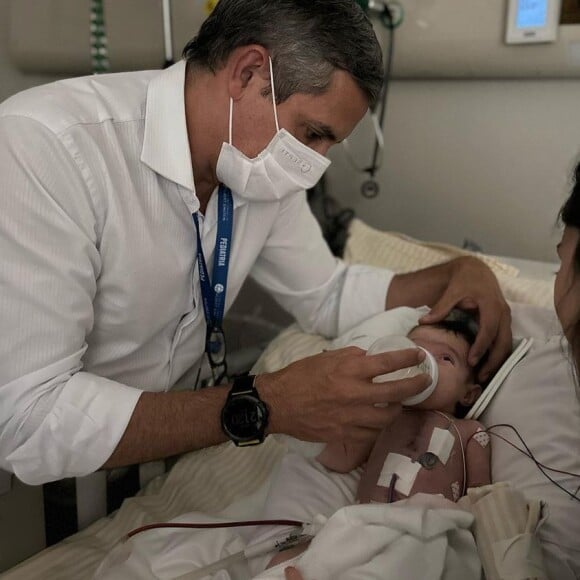 Thaila Ayala mostrou os momentos delicados que passou com a filha no hospital