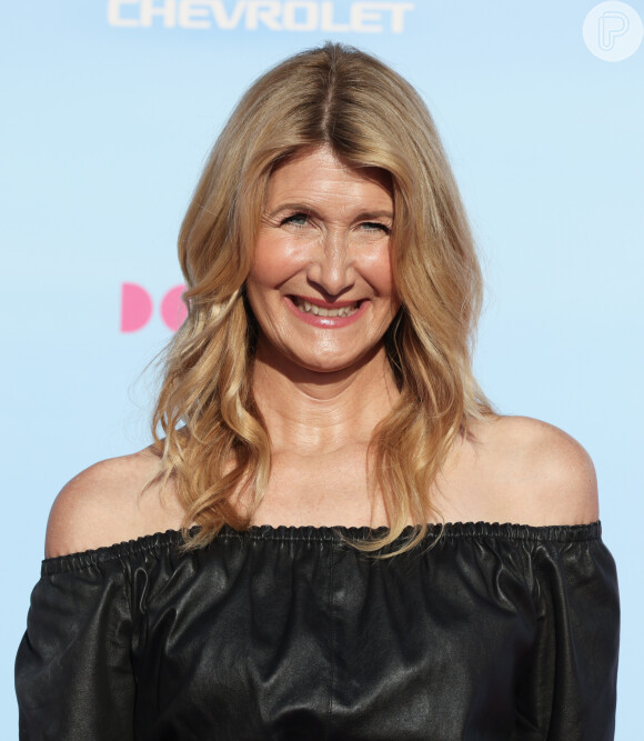 'Barbie': Laura Dern surpreende com vestido preto em première do filme