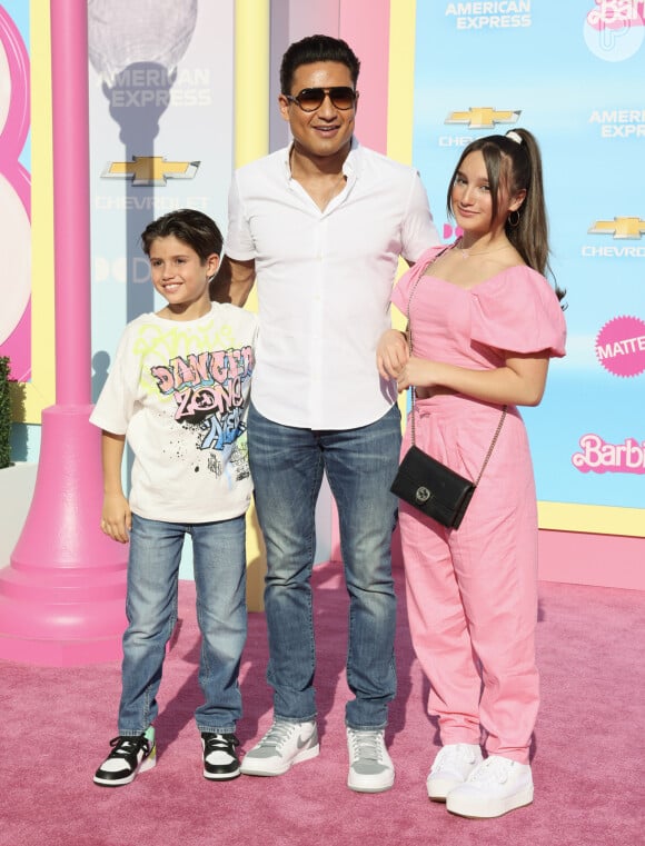 'Barbie': Mario Lopez e família comparecem à première do filme em Los Angeles