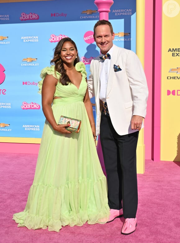 'Barbie': Mika Kleinschmidt e Brian Kleinschmidt apostam em vestido verde e terno preto e branco para première