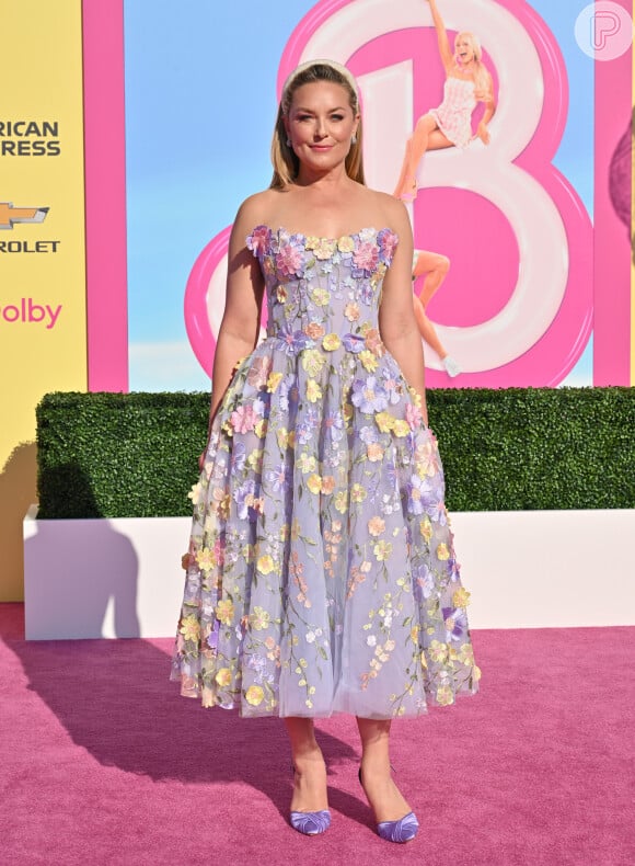 'Barbie': Elisabeth Röhm usa vestido florido lilas na première do filme