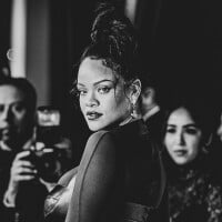 'Mamãe sexy': detalhe em foto de Rihanna, grávida, de calcinha e sutiã rouba a cena