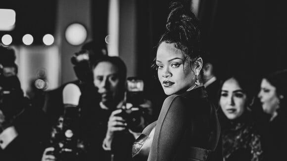 'Mamãe sexy': detalhe em foto de Rihanna, grávida, de calcinha e sutiã rouba a cena