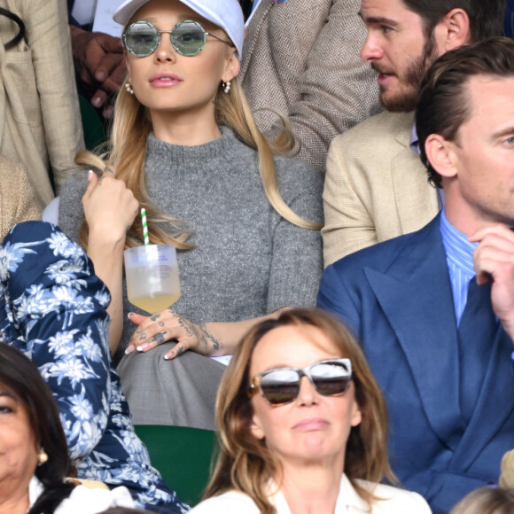 Ariana Grande vai acompanhada de amigos para a final de Wimbledon e aumenta suspeitas de fim de casamento com Dalton Gomez