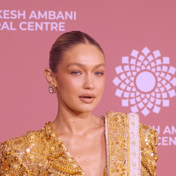 Gigi Hadid estava com uma pequena quantidade de maconha e apetrechos para fumar