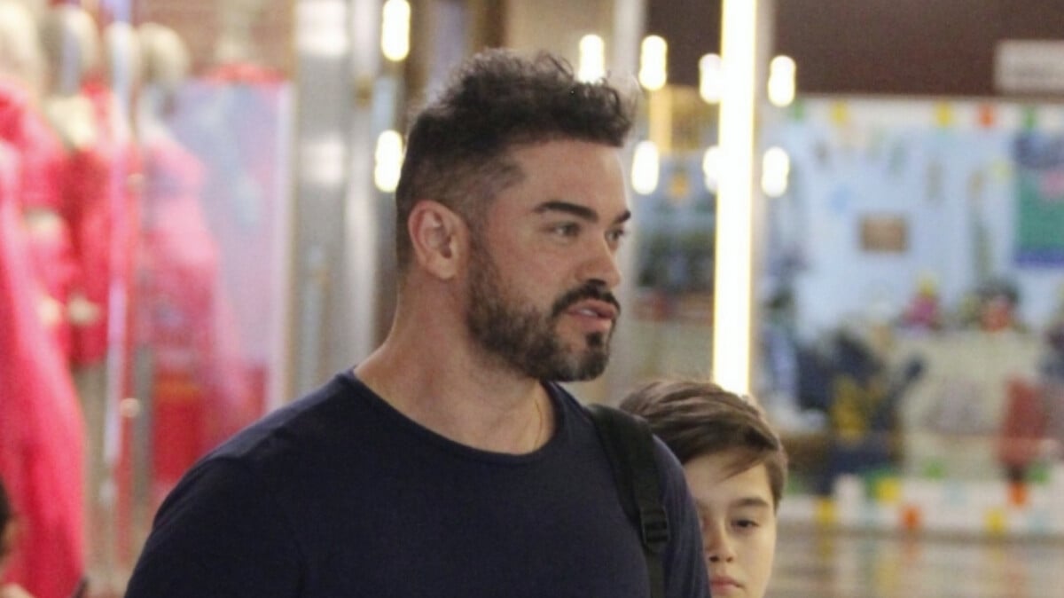 Foto Sidney Sampaio E O Filho Leonardo Anos Foram Clicados Em Passeio Por Shopping Do Rio