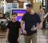 Sidney Sampaio e o filho, Leonardo, 12 anos, foram clicados no shopping da Gávea, Zona Sul do Rio de Janeiro em 18 de julho de 2023