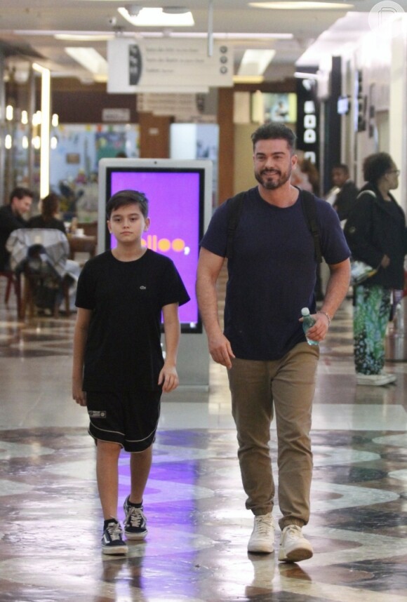 Sidney Sampaio e Leonardo tiveram programa de pai e filho em shopping do Rio