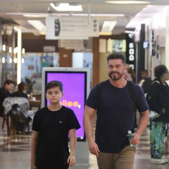 Sidney Sampaio e Leonardo tiveram programa de pai e filho em shopping do Rio