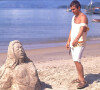 Raquel (Gloria Pires) se passa por Ruth (Gloria Pires) e leva Da Lua (Marcos Frota) para um passeio à beira do mar na novela 'Mulheres de Areia'