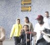 Taís Araujo e Lázaro Ramos desembarcaram com os filhos em um aeroporto carioca nesta segunda-feira (24)