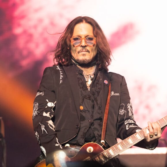 Banda de Johnny Depp teve que cancelar show na Europa após indisposição do ator