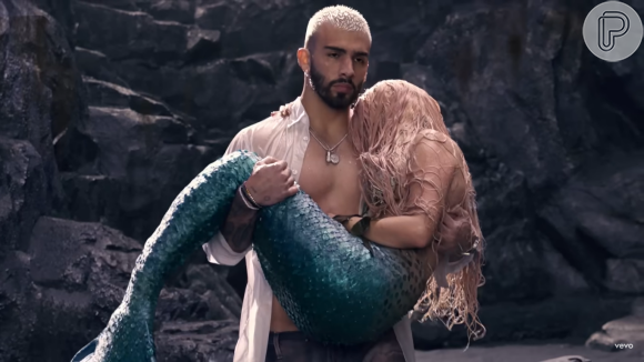 Shakira no clipe de 'Copa Vacía' é uma sereia que é usada por um homem que a arranca do mar. Indireta para o ex?