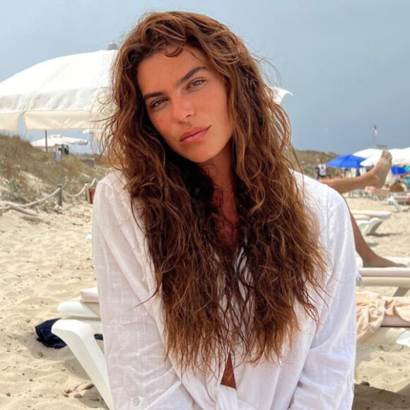 Após se separar de Cauã Reymond, Mariana Goldfarb mostra casa nova