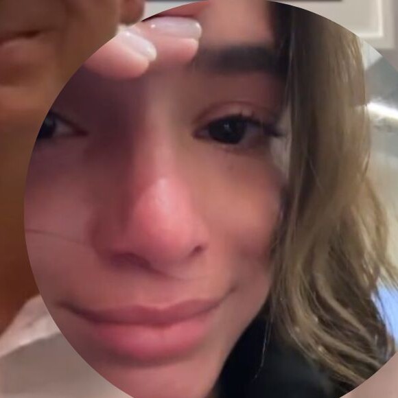 Bruna Marquezine chorou e ficou sem palavras com homenagem dos pais pelo filme 'Besouro Azul'