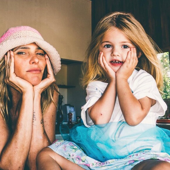 Maria Manoela é a filha caçula de Fernanda Lima que chama a atenção na web por ser a cara do pai.