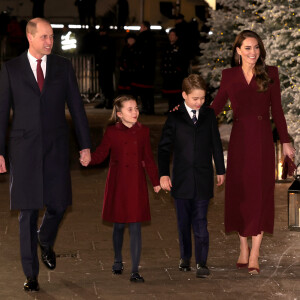 Filhos da família real, Charlotte e George, tem grande poder de influência no Reino Unido