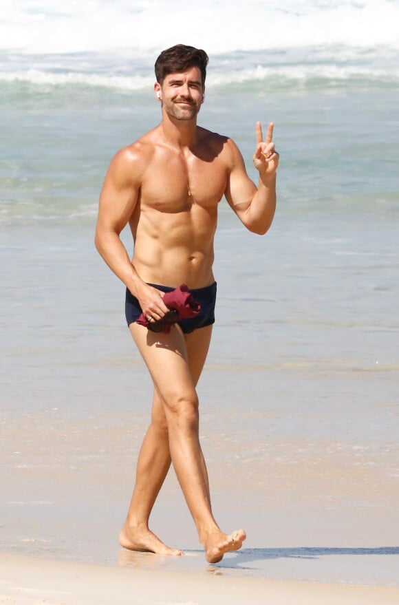 Marcos Pitombo adora ir as praias no Rio de Janeiro para se exercitar e curtir.
