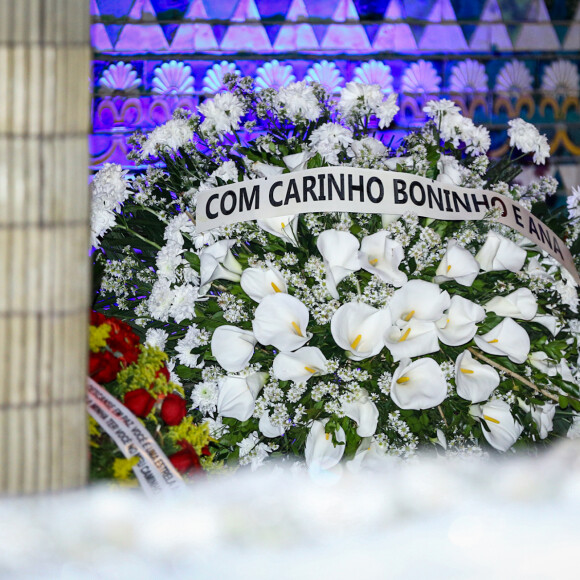 Aracy Balabanian recebeu homenagens através de coroas de flores em seu velório