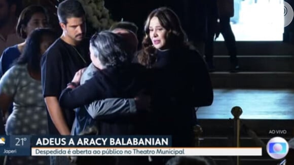 Velório de Aracy Balabanian emocionou Claudia Raia, que foi ao lado do filho mais velho, Enzo Celulari