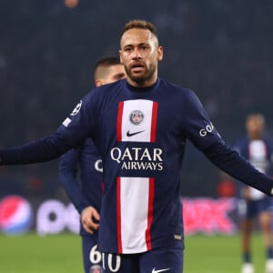 Neymar ficou de fora de atualização de fotos do PSG